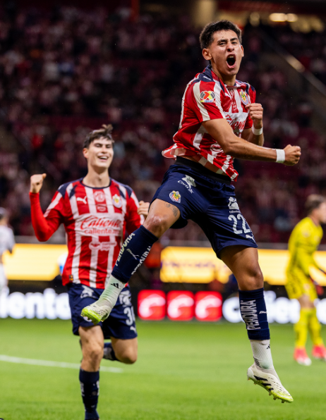 Chivas volvió al triunfo en el Estadio Akron al vencer 3-1 a Necaxa. Con goles de la “Hormiga” González, Sandoval y el juvenil Samir Inda, quien debutó con anotación a sus 17 años, el Rebaño Sagrado cortó su mala racha. Ahora, los dirigidos por Gabriel Milito buscarán seguir sumando cuando visiten a Puebla.