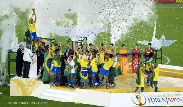 Brasil alza la Copa del Mundo en 2002
