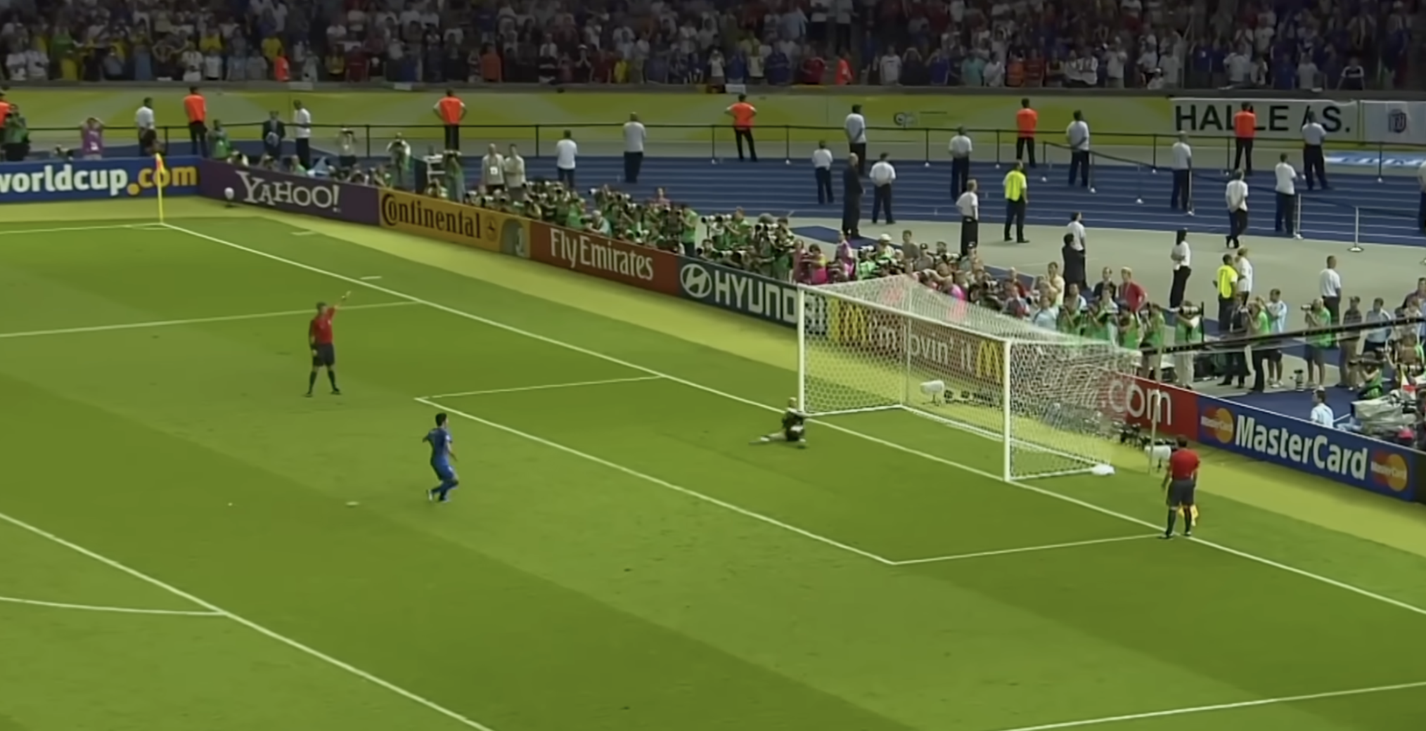 Fabio Grosso la metía en el ángulo para darle el título