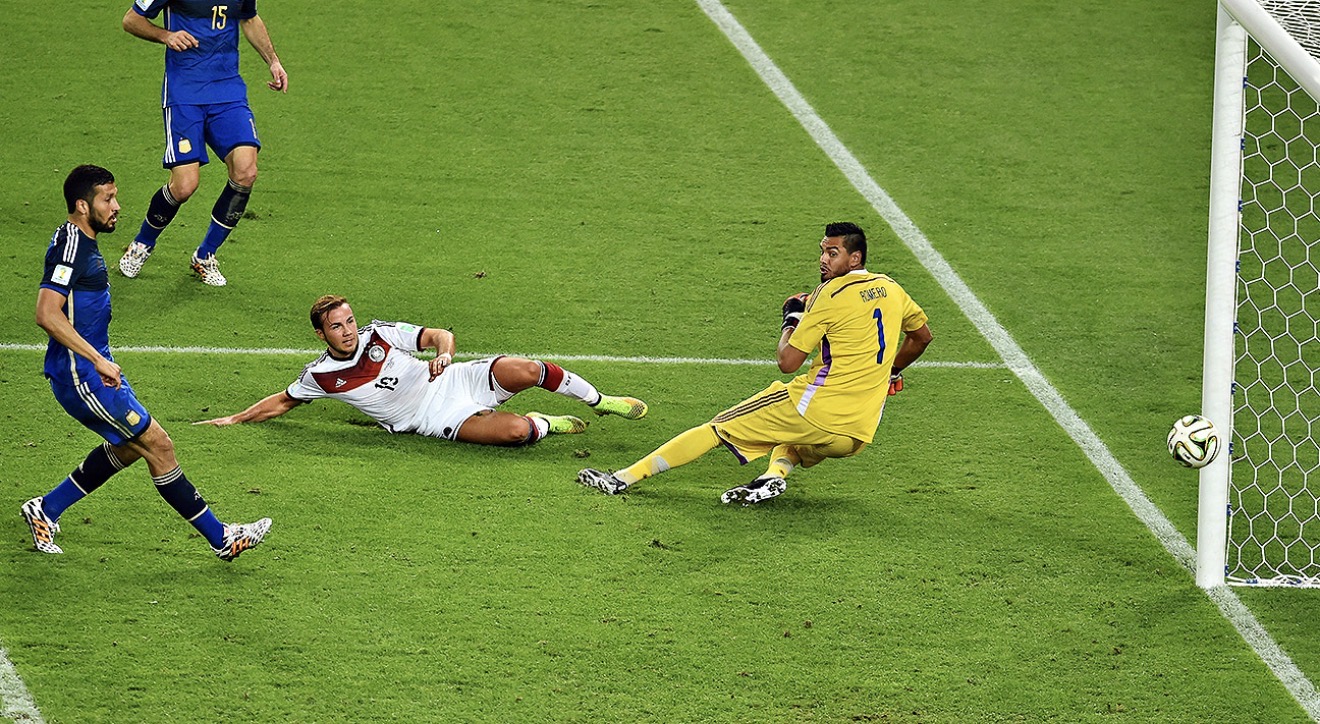 Gotze observa gol espn com au
