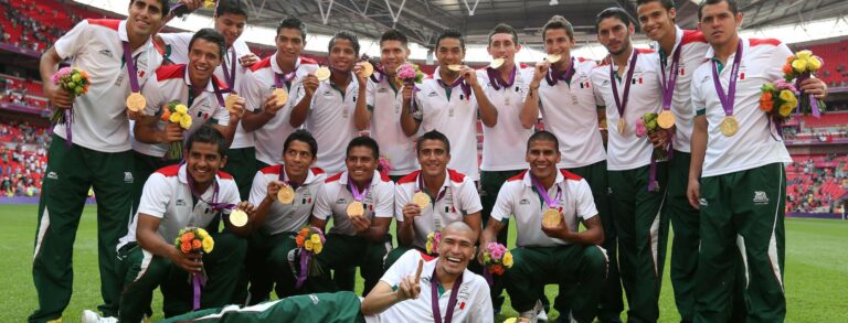 La Selección Mexicana posa con medalla de oro