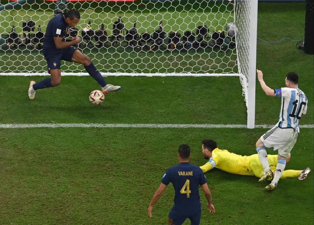 Messi marca el tercero