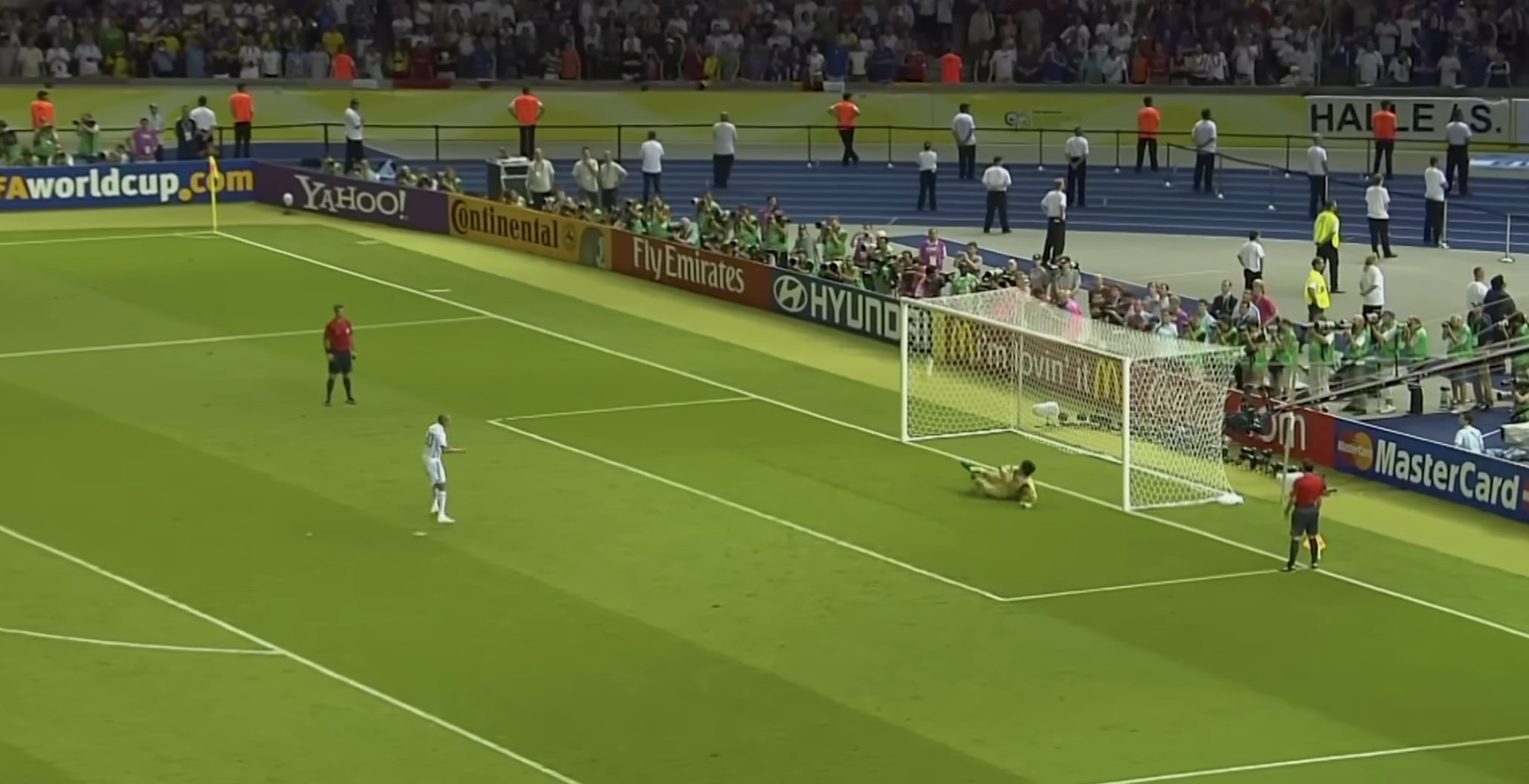 Trezeguet dispara al travesaño y falla en 2006