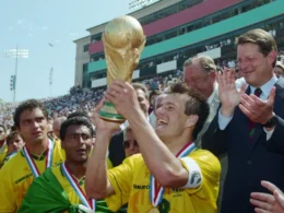 Dunga alza la copa 1994