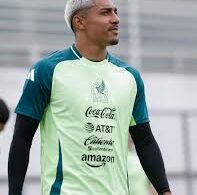 Julián Araujo