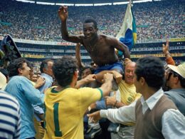 Pele celebrating 1970