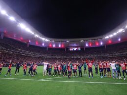 Chivas remonta a Tigres