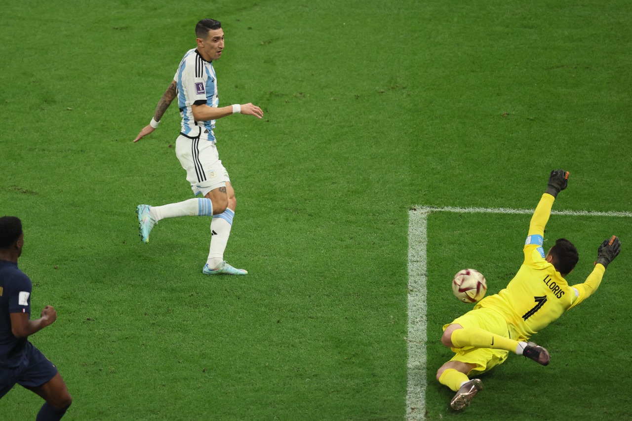 Di María marca el 2 0