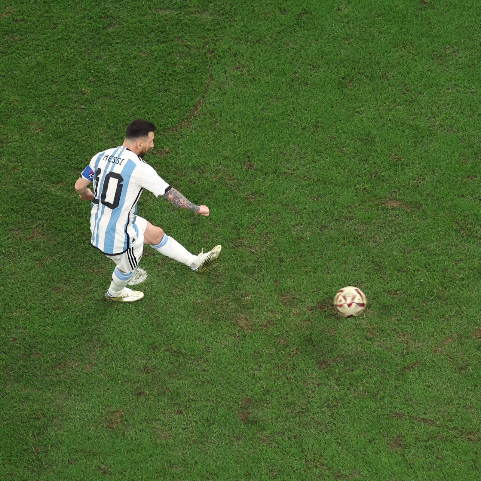 Messi marca el 1 0 de penal. Final Qatar 2022