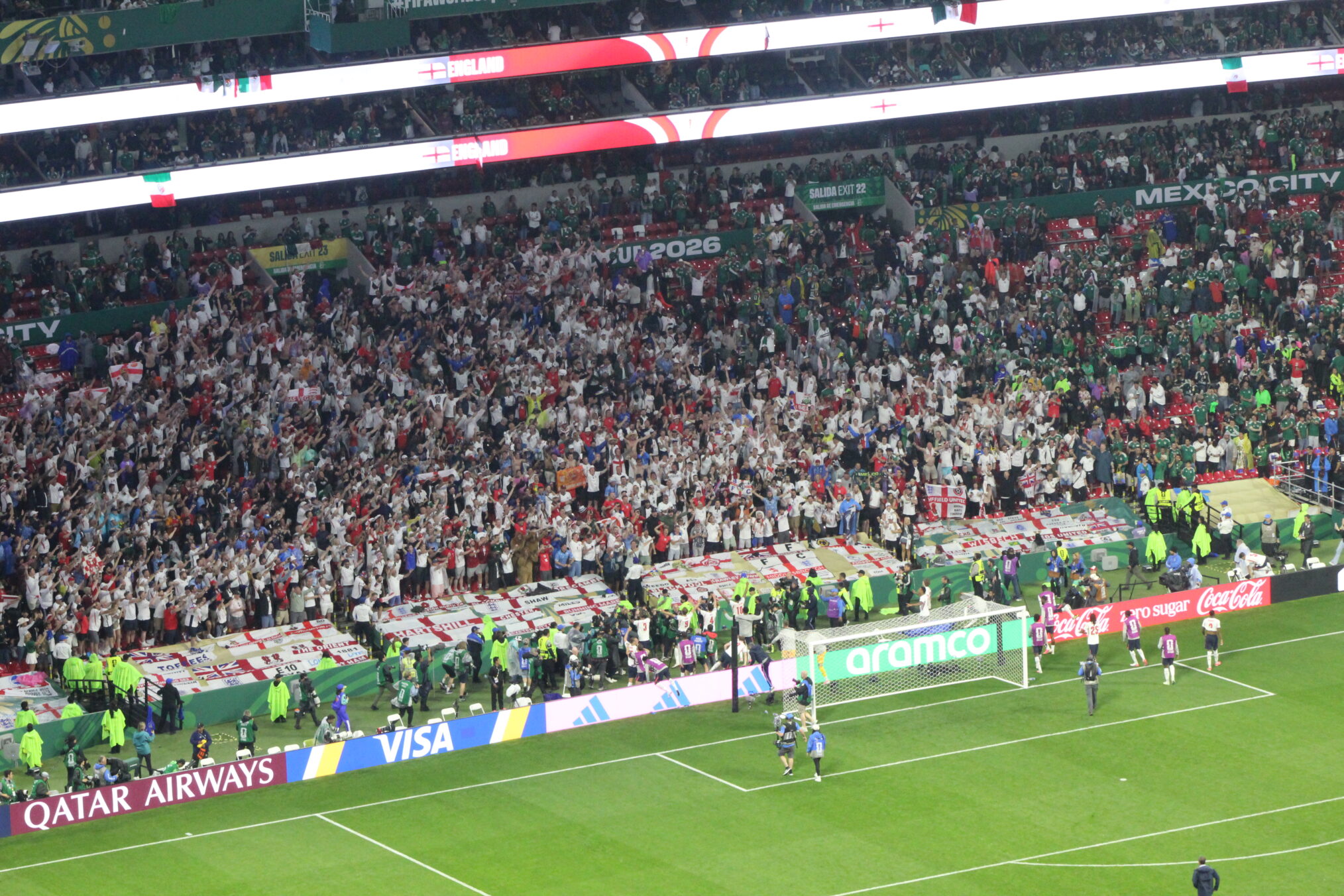 Afición inglesa en el Azteca