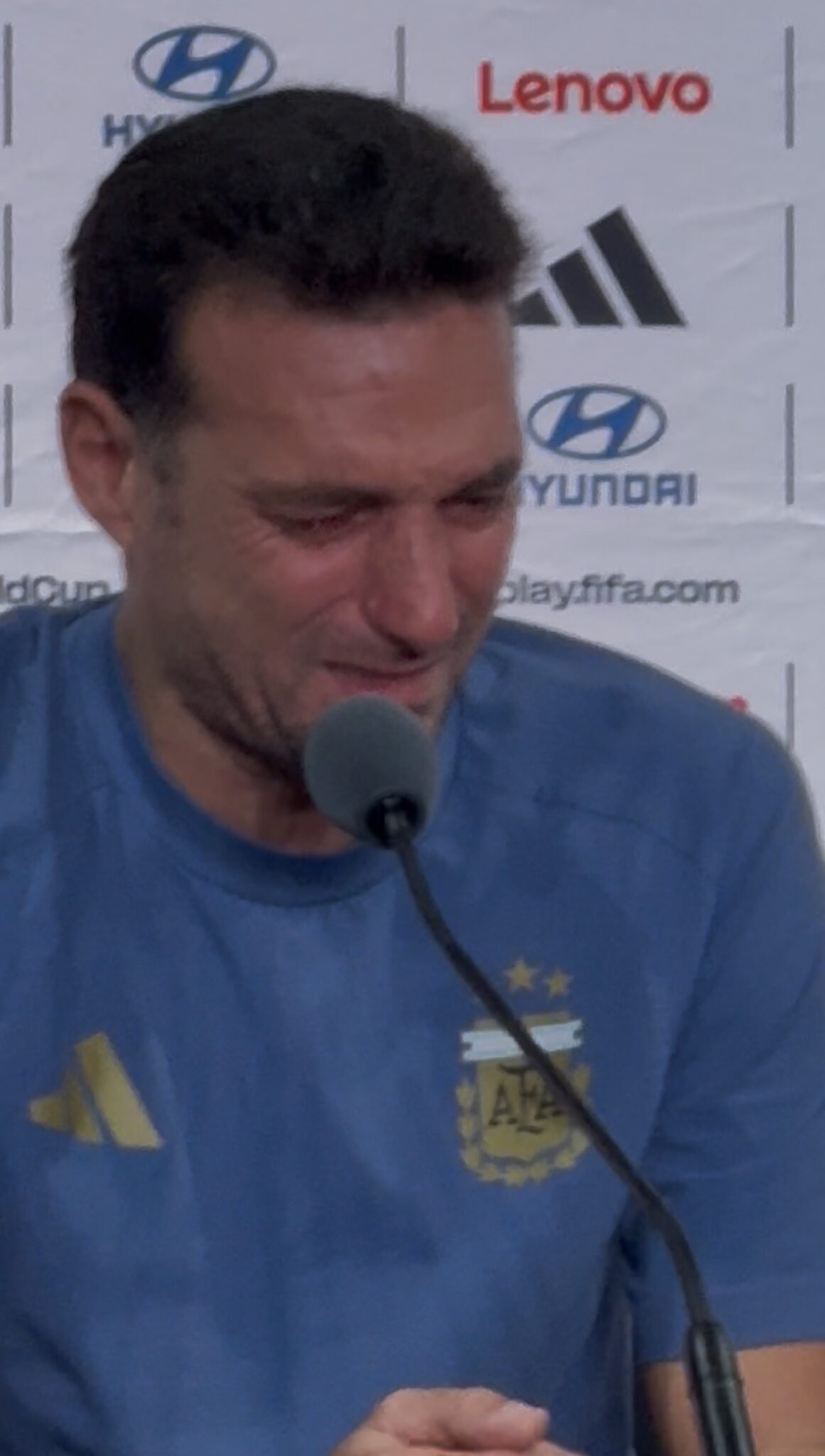 Scaloni llora