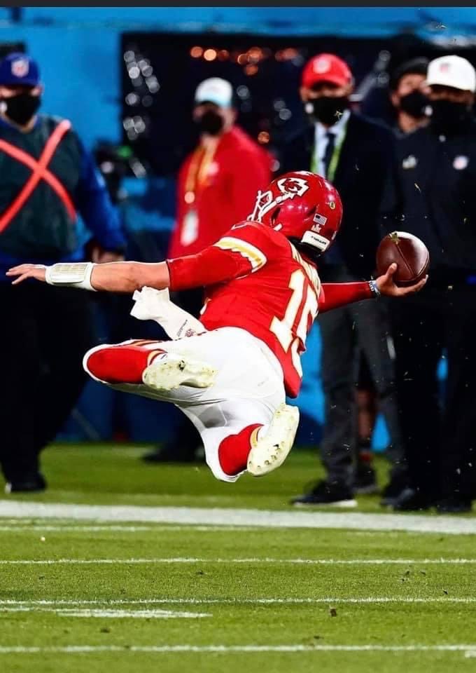 Mahomes levitando