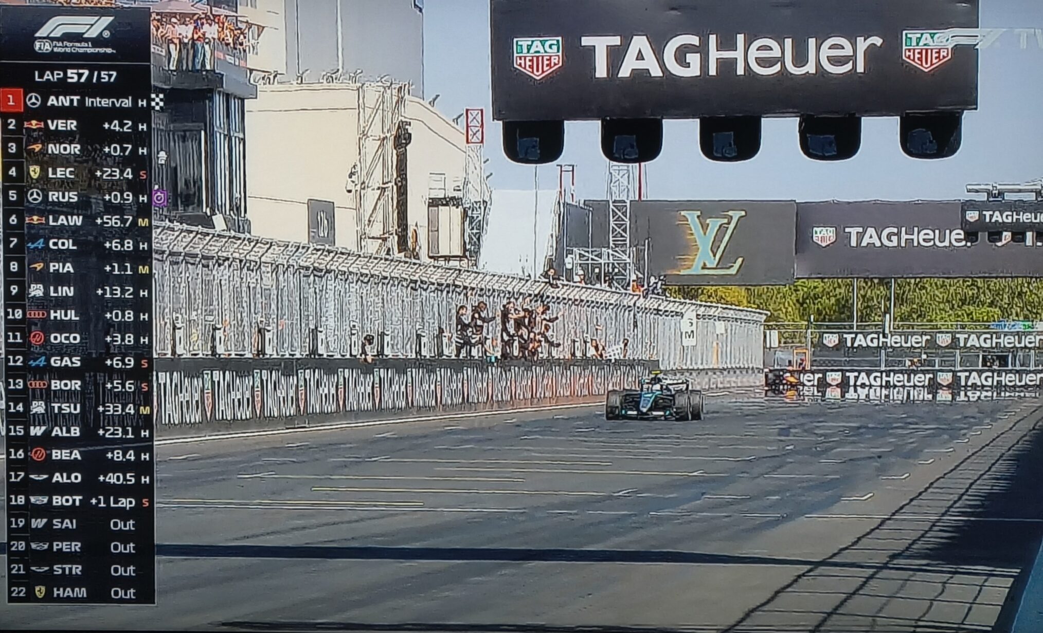 1000067318