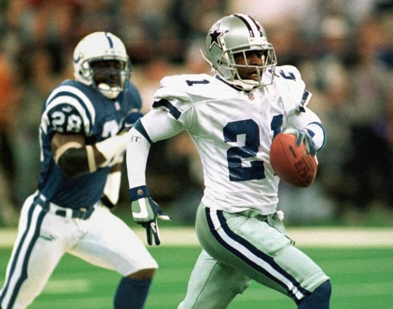 Deion Sanders corriendo